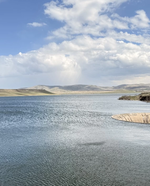 Ջրամբարներ և ջրանցքներ